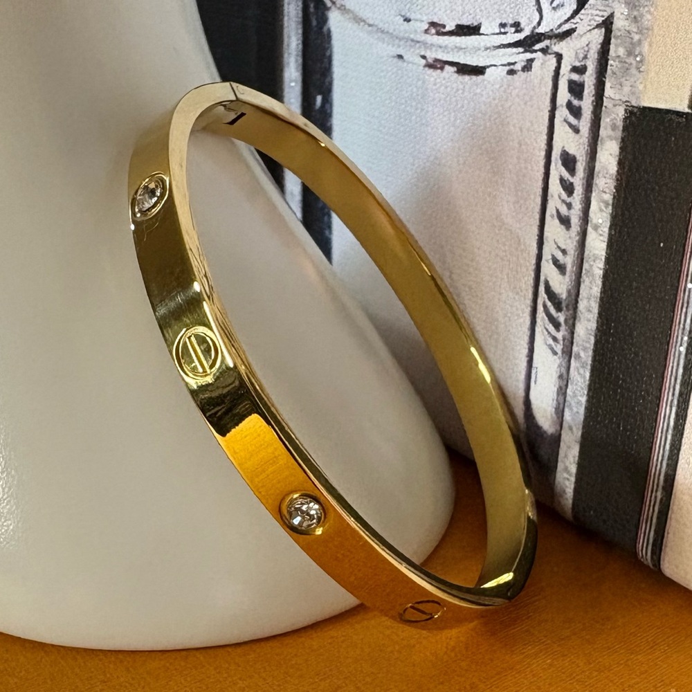 Elegant Gold Bangle Bracelet